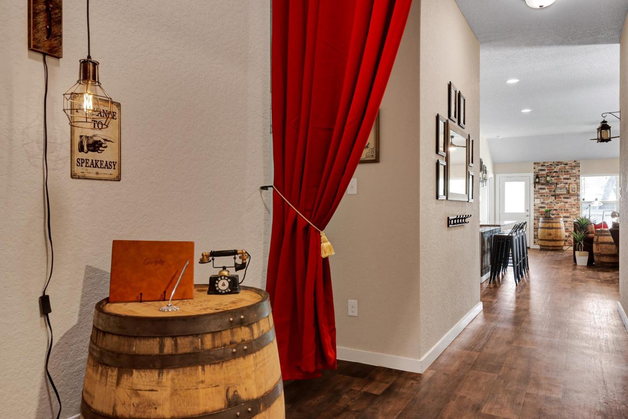 Speakeasy - A Birdy Vacation Rental San Antonio Exterior photo