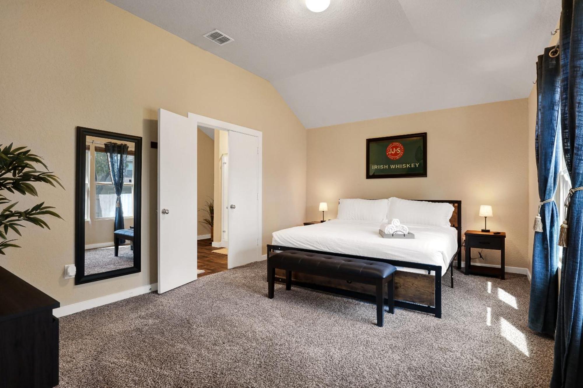 Speakeasy - A Birdy Vacation Rental San Antonio Exterior photo